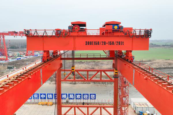 300吨新型桥式起重机